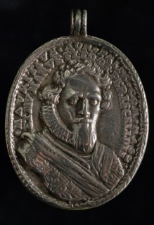 Pouring on Prins Maurits, penny footage silver h 5.5 (with eyelet), cast, bust prince Maurits forwards omschrift outside