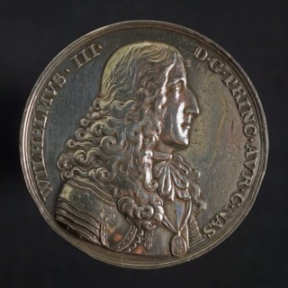 Christoffel Adolfszoon, Medal on the elevation of Prince William III as stadtholder, penning footage silver, bust Willem III