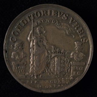 Medal of Gouda, tool medal penny identification carrier silver, city virgin with crowned city arms between the busts of Floris V
