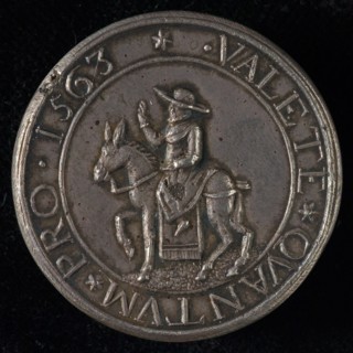 Spot medal on the departure of Cardinal Granvelle, spotpenning penning footage silver, cardinal left riding on donkey, omschrift