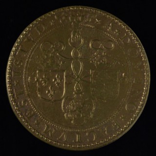 Medal on closing the file and renewing the alliance with England and France, penning image brass, crowned coats of arms