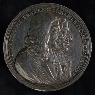 Medal on the murder of the De Witt brothers, penning footage silver, busts Johan and Cornelis de Witt to the right