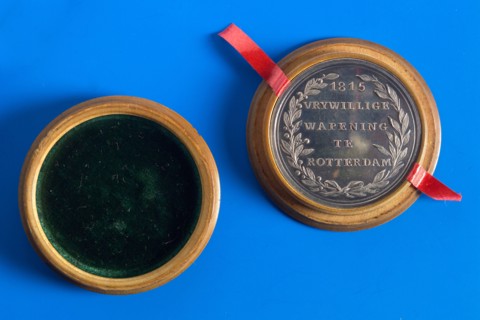 H. de Heus, Medal of the voluntary reinforcement in Rotterdam, penning image material silver metal wood, Inside wreath of bound
