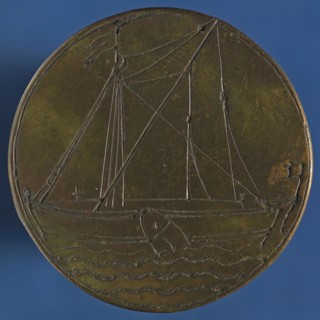 Medal der Kleinschippers in Rotterdam, no. 45, guild penny penny identification carrier brass, sailing ship sailing to the left