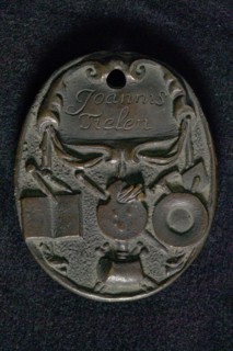 Oval guild medal of the painters and artists or St. Lucas in Rotterdam, guild penny penny identification carrier brass