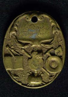 Oval guild medal of the painters and artists or St. Lucas in Rotterdam, guild penny penny identification carrier brass
