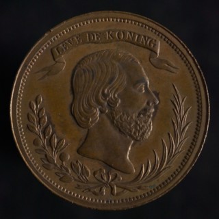 Medal on the visit of King William III to Utrecht, penny footage copper, portrait of the king to the right. Above it streamer