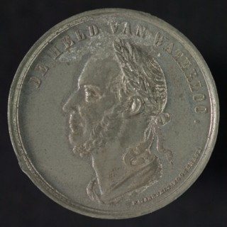 P. Mansvelt en Zoon, Medal for the 50th anniversary of the Battle of Waterloo, penny visual material tin, F: portrait of King