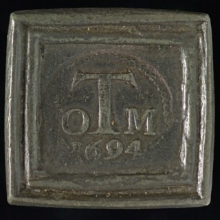 Square clay peat medal Heiligegeesthuis or Oudemannenhuis, peat medal penny swap lead metal, representation of the Holy Spirit