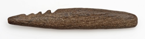 Legs or horns pointed with four barbs, pointed harpoon soil found horn bone, sawn cut cut Late stone age archeology Maglemose