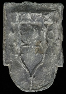 Roof bonnet, shield-shaped cover plate with double pump and 1771, bracing lead quality metal lead, Roof bonnet shaped shield