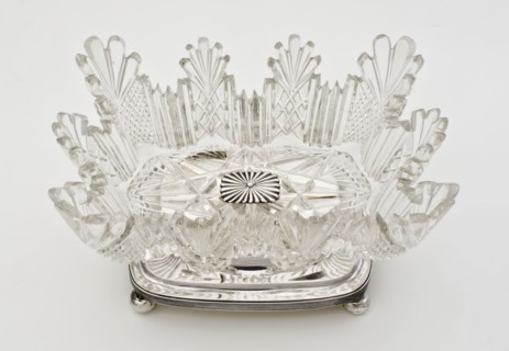 Glass bonbon dish on silver stand, with inscription Aan de Noble Lady Deborah Petronella van der Pot ..., bonbon dish bowl