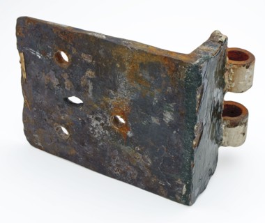 Hinge of front door Schielandshuis, hinge part iron paint metal, forged Half of weft hinge with sharp wedge-shaped plate