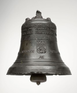 Pieter Ostens, Bronze hatch bell with iron clapper, bell clock clock sound brass bronze, ca 49 kg cast On the head remnants