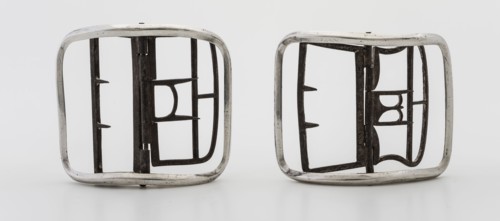 Silversmith: Isaak Kroon, Pair of silver shoe buckles, buckle fastener strand silver iron, cast Completely smooth round curved