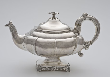 Silversmith: Johannes van Vorst, Silver teapot with flower as bud, teapot tableware holder silver, cast driven Rectangular model