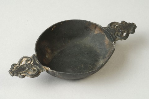 Tinsmith: Johannes van Rees, Small pewter brandy bowl with carved, outstanding ears, brandy bowl bowl dolls crockery holder toy