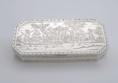 Silversmith: Jan Basemoine jr. (?), Silver tobacco box depicting sedan chair, gilt inside, tobacco box holder metal silver gold
