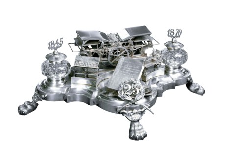 Silversmith: F.G. de Groot, Ink in memory of the 25-year jubilee of P. Voermans, director of the Department of Planting