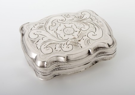 Silver elongated, scalloped pillbox, pillbox peppermint box box holder silver, forced engraved Rectangular patterned base