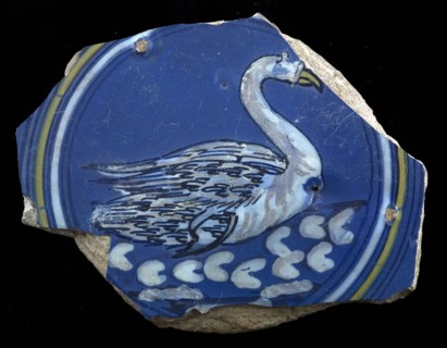Fragment majolica dish, white, yellow, blue and purple on blue, on the mirror swimming swan, dish plate crockery holder earth