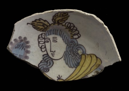 Fragment majolica dish, polychrome, bust of lady with mirror, plate crockery holder soil find ceramic earthenware glaze, peg 5.0