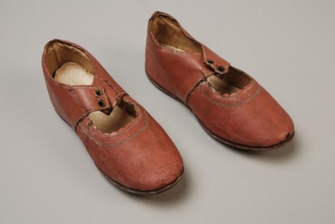 Pink leather children's shoes with instep strap with lacing, opening on forefoot scalloped edge, shoe footwear children's