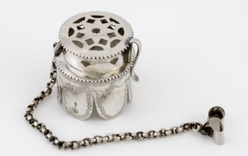 Frans van Boven, Perforated fire basket on short chain, fire basket holder silver h 2,8, (basket) outside: fire