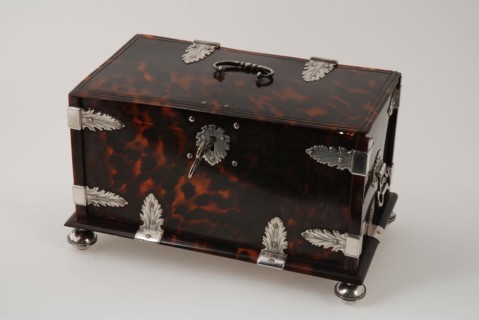 Jacobus Schalkwijk, Colonial tortoiseshell containing three silver tea cans, tea chest coffin holder silver turtle, key, Turtles