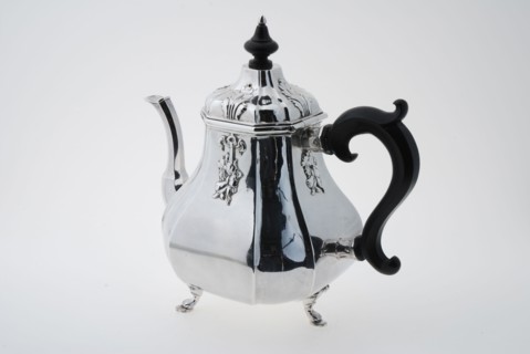 Bartholomeus van der Tooren, Three-piece crockery pulling pot, teapot tableware holder tea set tableware silver, gram Three