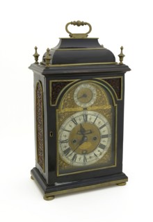 William Gib, Black table pendulum with glass in front door and back door, pendulum clock timepiece measuring instrument brass