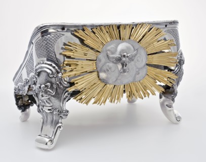 Baksteen en Middendorp, Silver lectern with the four evangelists and dove on halo, red lining, lectern standard furniture