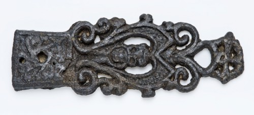 Pewter tongue with lion head and openwork curls, fitting belt clothing accessory clothing soil find tin metal, archeology