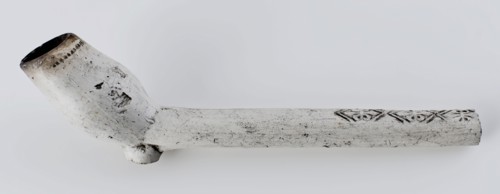 White clay pipe, marked with stalk decorated with fleur de lis stamps, clay pipe smoking equipment smoke floor pottery ceramics