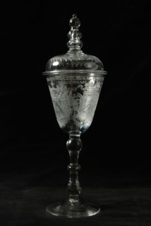 Chalice, wine glass with lid, engraved with family arms, wedding symbols and Pieter Baelde. And. Maria. Johanna. Vanderstaal
