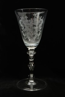 Goblet, wineglass with two alliance weapons: Baelde and Van Teylingen, wine glass drinking glass drinking utensils tableware