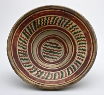 Large plate with yellow, green and ocher-colored decoration in sludge technology, plate dish crockery holder soil find ceramic