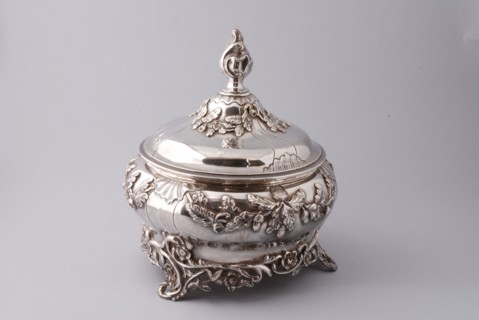 Silversmith: Johannes Jansen, Silver tobacco spot, tobacco stain pot holder metal silver, driven cast Round wide baluster