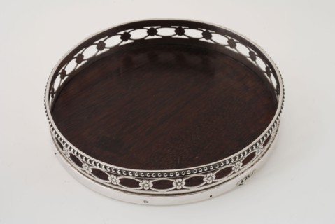 Silversmith: Cornelis Knuijsting, Round silver bottle box, bottle tray coaster holder silver wood, sawn cast Round tray wooden