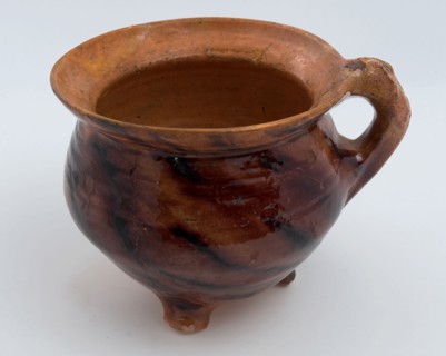 Earthenware cooking jug, white shard, glazed in yellow and brown, bandoor, on three legs, cooking jug