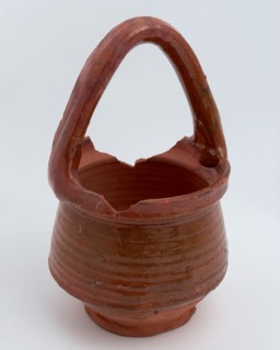Earthenware stain, red shard, externally glazed, long handle or handle, on stand, stoneware soil found ceramic earthenware glaze