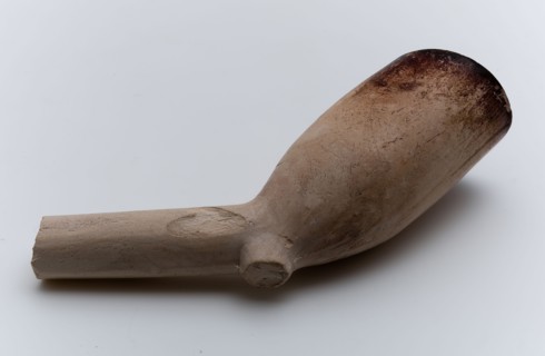 Pipe head, white baking clay, pipe head soil found ceramic pipe earth h 3.5 (approx.) Pressed in mold pressed through pierced