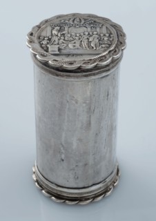 design: Romeyn de Hooghe, Toolbox, with image Erasmus, city weapon Rotterdam and principi patriae que, 1689, token sleeve tube