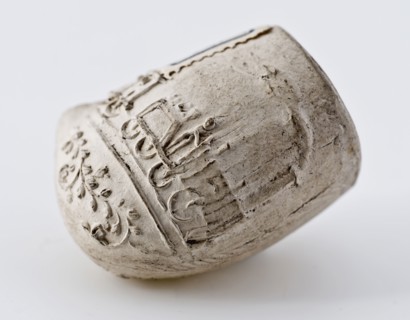 White clay pipe with an embossed steam train and steamer on the boiler, clay pipe smoking equipment smoking ground find ceramics