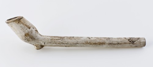 White clay pipe, marked with stalk decorated with fleur de lis stamps, clay pipe smoking equipment smoke floor pottery ceramics