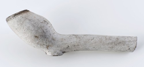 White clay pipe, unnoticed, stem decorated with fleur de lis stamps, clay pipe smoking equipment smoke floor pottery ceramics