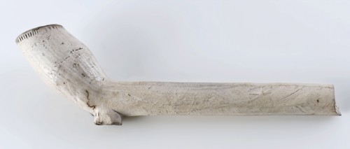 White clay pipe, marked with stem decorated with fleur de lis stamps, clay pipe smoking equipment smoke floor pottery ceramics
