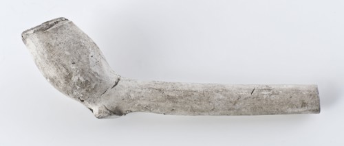 White clay pipe, unnoticed, with smooth handle and small decoration on the boiler, clay pipe smoking equipment smoke floor