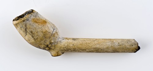 White clay pipe, unnoticed, with smooth handle and stylized Tudor rose on the kettle, clay pipe smoking equipment smoke floor