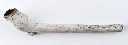 Clay pipe, marked with fleurs de lis stamps decorated handle, clay pipe smoking equipment smoke floor pottery ceramics pottery